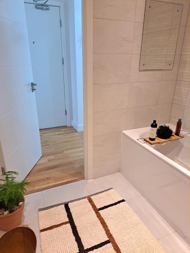 Cozy Double Room With Large En Suite Near Canary Wharf London With Amazing Views In A Shared Apartment Экстерьер фото