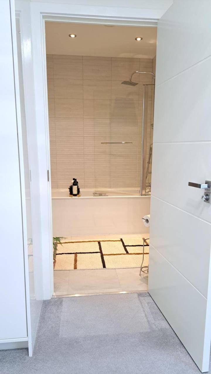 Cozy Double Room With Large En Suite Near Canary Wharf London With Amazing Views In A Shared Apartment Экстерьер фото