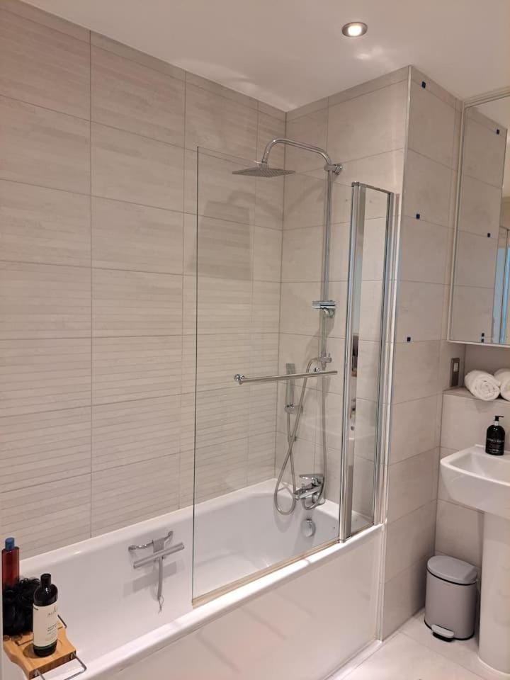 Cozy Double Room With Large En Suite Near Canary Wharf London With Amazing Views In A Shared Apartment Экстерьер фото