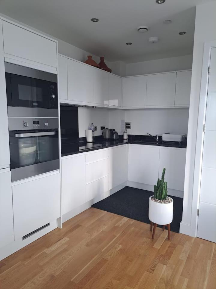 Cozy Double Room With Large En Suite Near Canary Wharf London With Amazing Views In A Shared Apartment Экстерьер фото
